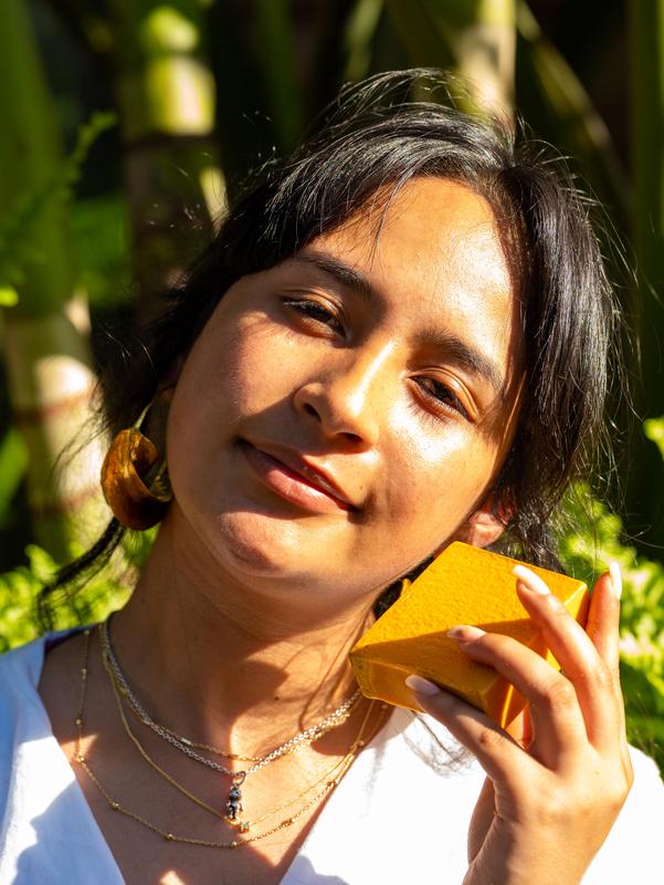 Honey Glow Lemon Turmeric & Kojic Acid Brightening Soap, Dark Spot RemoverContains Batteries or Cells?: None
Dangerous Goods or Hazardous Materials: None
Aerosols: No
Flammable Liquid: No
Benefits: Hydrating, Anti-acne, Brightening, Exfoliating, Detoxifying
Shelf Life: 12 Months
Benefits: Moisturizing, Acne Treatment, Exfoliating
Feature: Exfoliating, Natural, Organic
Contains Alcohol or Aerosol: Contains Neither
Pack Type: Single Item
Product Form: Solid
Region of Origin: USA
Manufacturer: Honey Glow
Quantity Per Pack: 1
Ingredients: Organic Turmeric Powder, Goat Milk Soap
Net Weight: 5 ozML Clinic  for Wellness