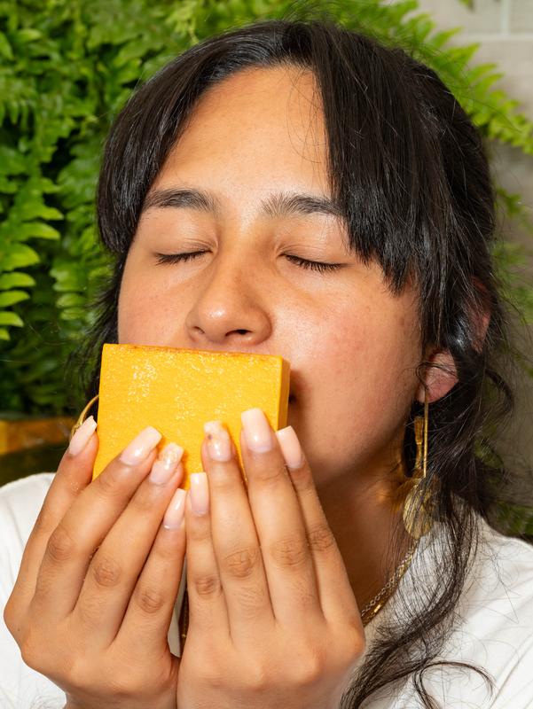 Honey Glow Lemon Turmeric & Kojic Acid Brightening Soap, Dark Spot RemoverContains Batteries or Cells?: None
Dangerous Goods or Hazardous Materials: None
Aerosols: No
Flammable Liquid: No
Benefits: Hydrating, Anti-acne, Brightening, Exfoliating, Detoxifying
Shelf Life: 12 Months
Benefits: Moisturizing, Acne Treatment, Exfoliating
Feature: Exfoliating, Natural, Organic
Contains Alcohol or Aerosol: Contains Neither
Pack Type: Single Item
Product Form: Solid
Region of Origin: USA
Manufacturer: Honey Glow
Quantity Per Pack: 1
Ingredients: Organic Turmeric Powder, Goat Milk Soap
Net Weight: 5 ozML Clinic  for Wellness