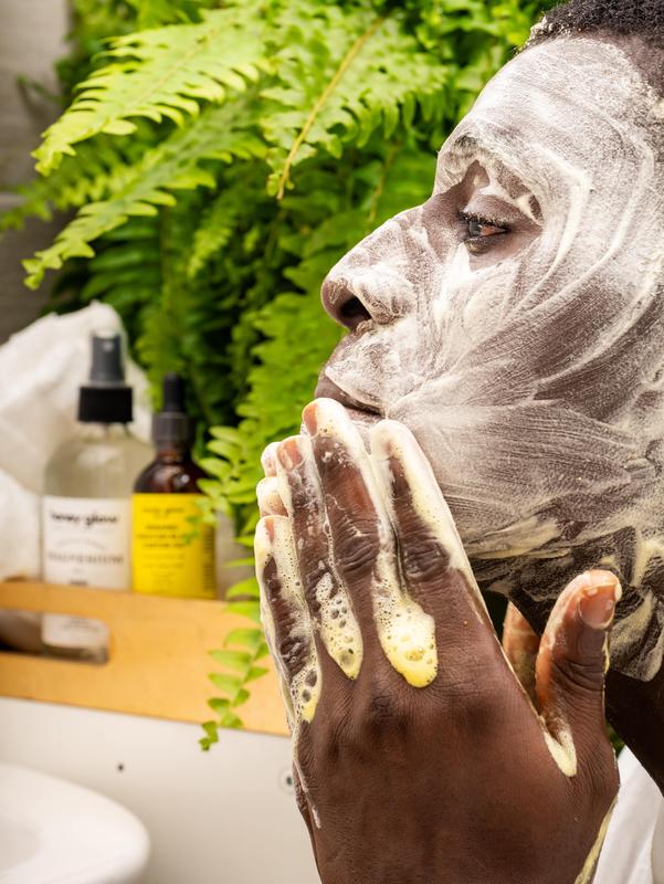 Honey Glow Lemon Turmeric & Kojic Acid Brightening Soap, Dark Spot RemoverContains Batteries or Cells?: None
Dangerous Goods or Hazardous Materials: None
Aerosols: No
Flammable Liquid: No
Benefits: Hydrating, Anti-acne, Brightening, Exfoliating, Detoxifying
Shelf Life: 12 Months
Benefits: Moisturizing, Acne Treatment, Exfoliating
Feature: Exfoliating, Natural, Organic
Contains Alcohol or Aerosol: Contains Neither
Pack Type: Single Item
Product Form: Solid
Region of Origin: USA
Manufacturer: Honey Glow
Quantity Per Pack: 1
Ingredients: Organic Turmeric Powder, Goat Milk Soap
Net Weight: 5 ozML Clinic  for Wellness